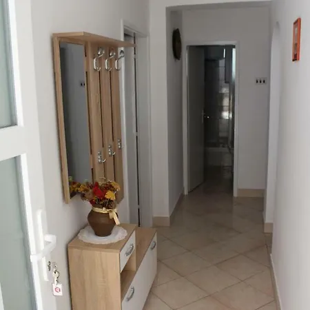 Green Garden Apartment